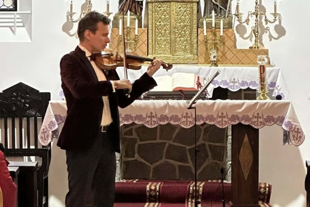Violonistul Alexandru Tomescu a oferit un recital de excepție la Biserica Catolică din Sinaia