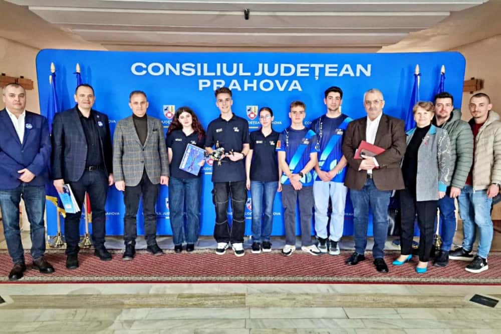 Echipa de robotică BraveBots, de la ”Mihai Viteazul”, premiată de Consiliul Județean Prahova