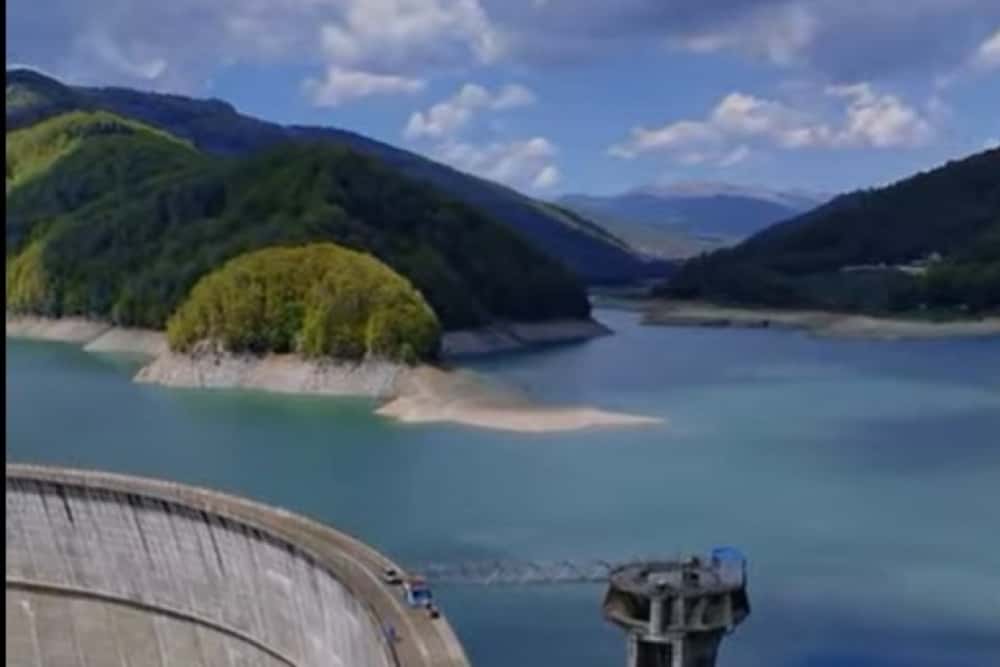 Nivelul apei din lacul Paltinu, cu peste 2 milioane de metri cubi mai mare decât în luna martie!