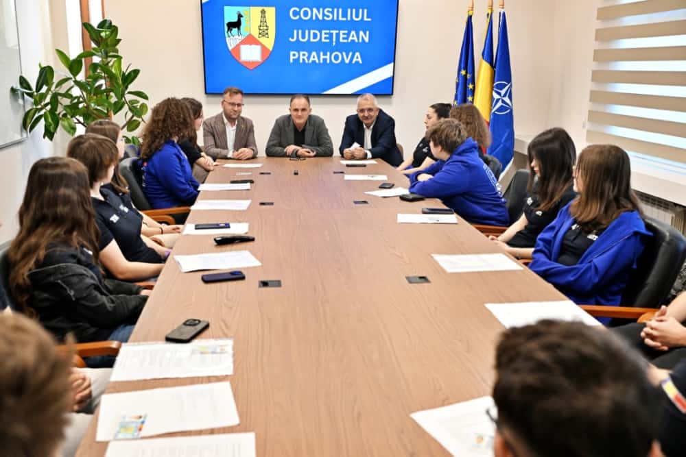 Echipa ”BraveBots”, de la Colegiul ”Mihai Viteazul” Ploiești, premiată de conducerea Consiliului Județean Prahova