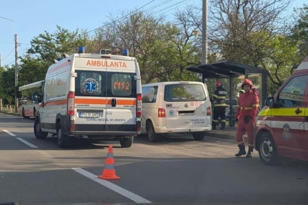 Microbuz cu muncitori, implicat într-un accident, în zona hipodromului din Ploiești