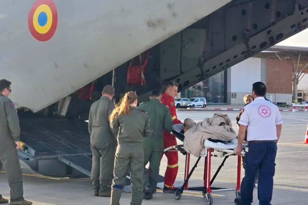 Zeci de copii din Fâșia Gaza, transferați în România