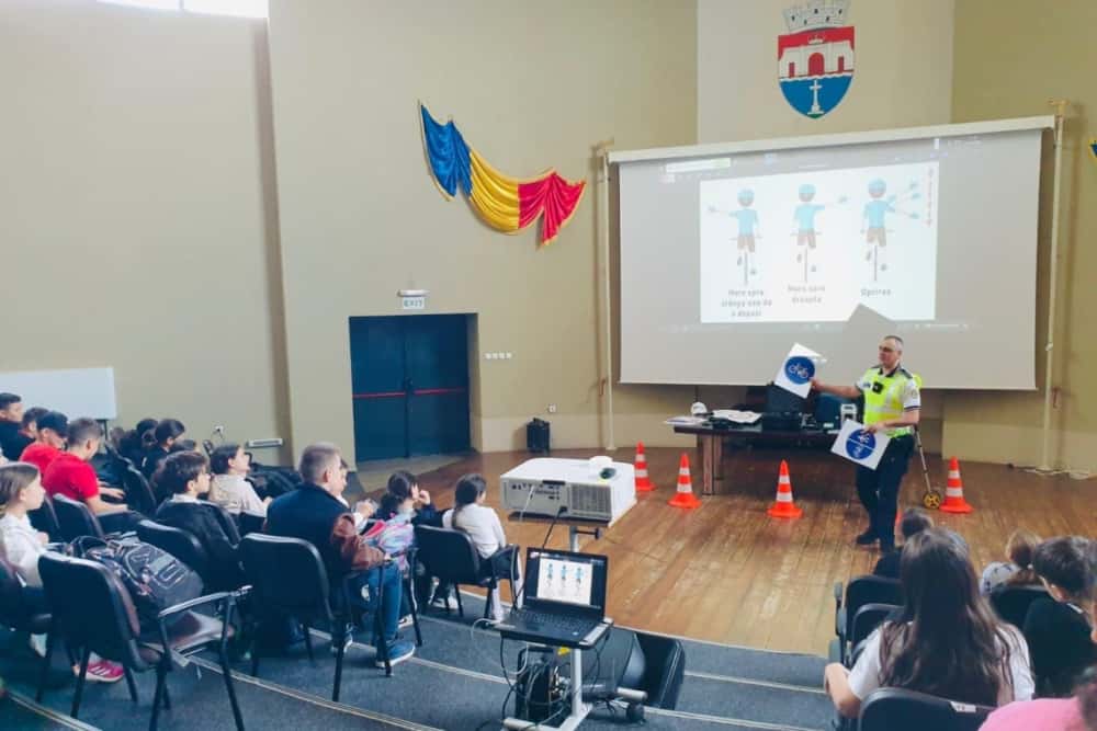 Sute de elevi prahoveni au participat la „Săptămâna națională a siguranței rutiere”