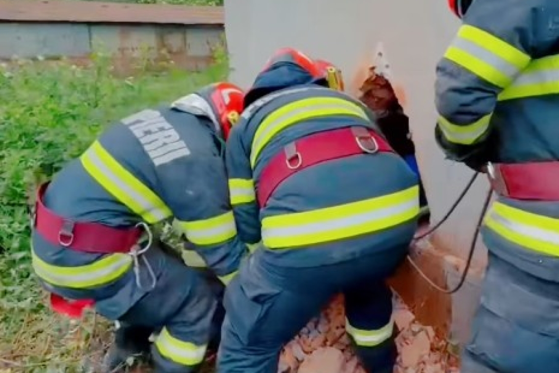 Salvatorii prahoveni participă la exerciții de căutare-salvare urbană, într-o clădire dezafectată. La pompieri, pregătirea continuă nu se face în stațiuni!