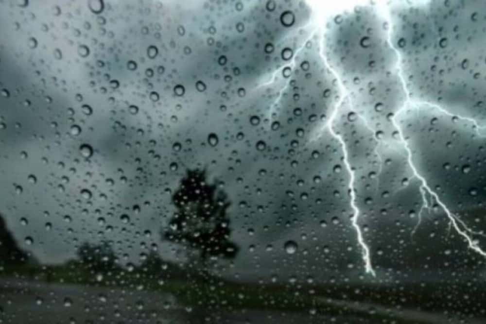 Prahova intră din nou sub Cod galben de ploi torențiale și vijelii