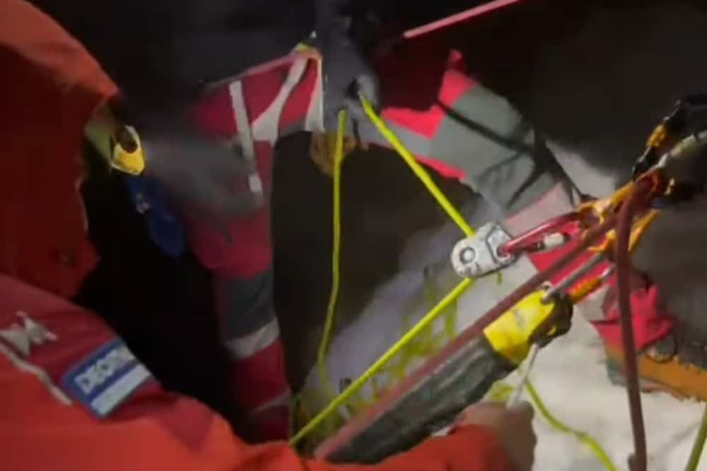 Intervenție de 17 ore a salvamontiștilor prahoveni, pentru recuperarea a patru alpiniști blocați între Acele Morarului