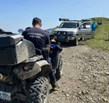 ”Turiștii” care merg pe munte cu autoturismele, amendați de jandarmii din Sinaia