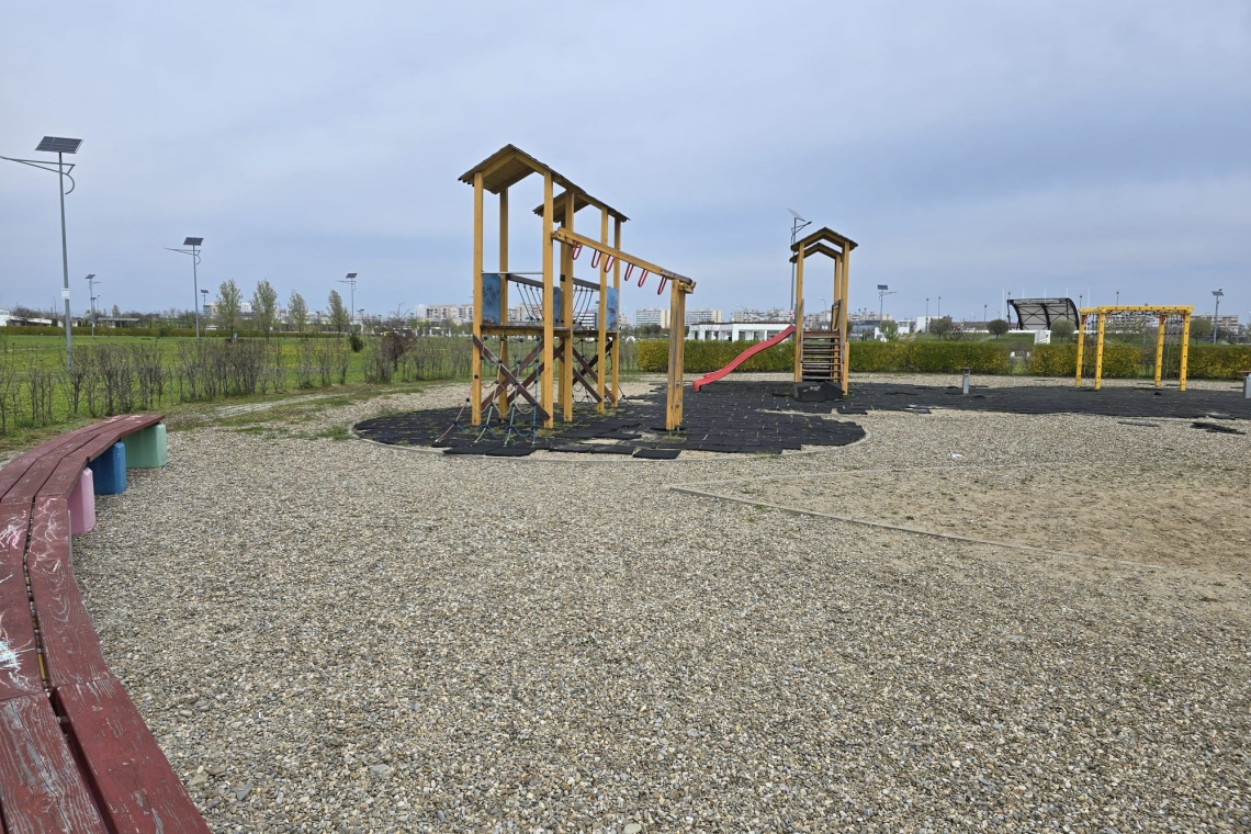 O companie privată se implică în amenajarea de locuri de joacă în Ploiești, inclusiv în Parcul Municipal Vest