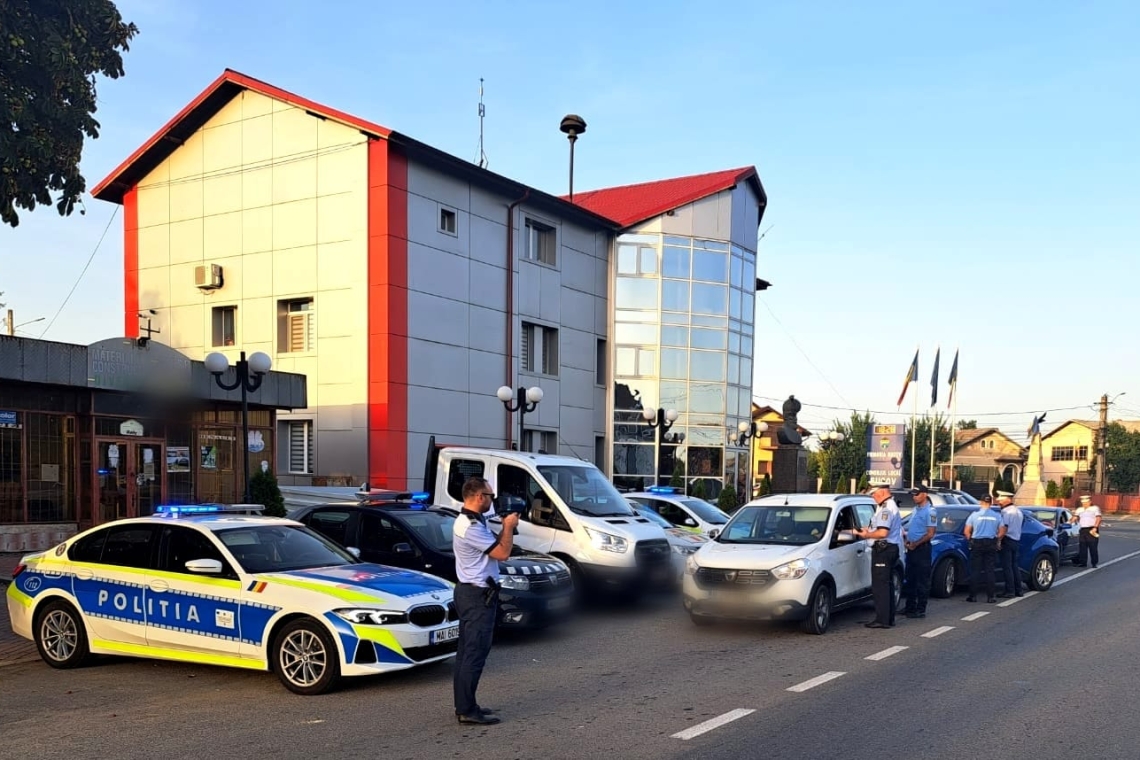 Tânăr fără permis, prins de polițiștii prahoveni la volanul unui autoturism cu numere false. A fost reținut pentru 24 de ore