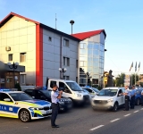 Tânăr fără permis, prins de polițiștii prahoveni la volanul unui autoturism cu numere false. A fost reținut pentru 24 de ore