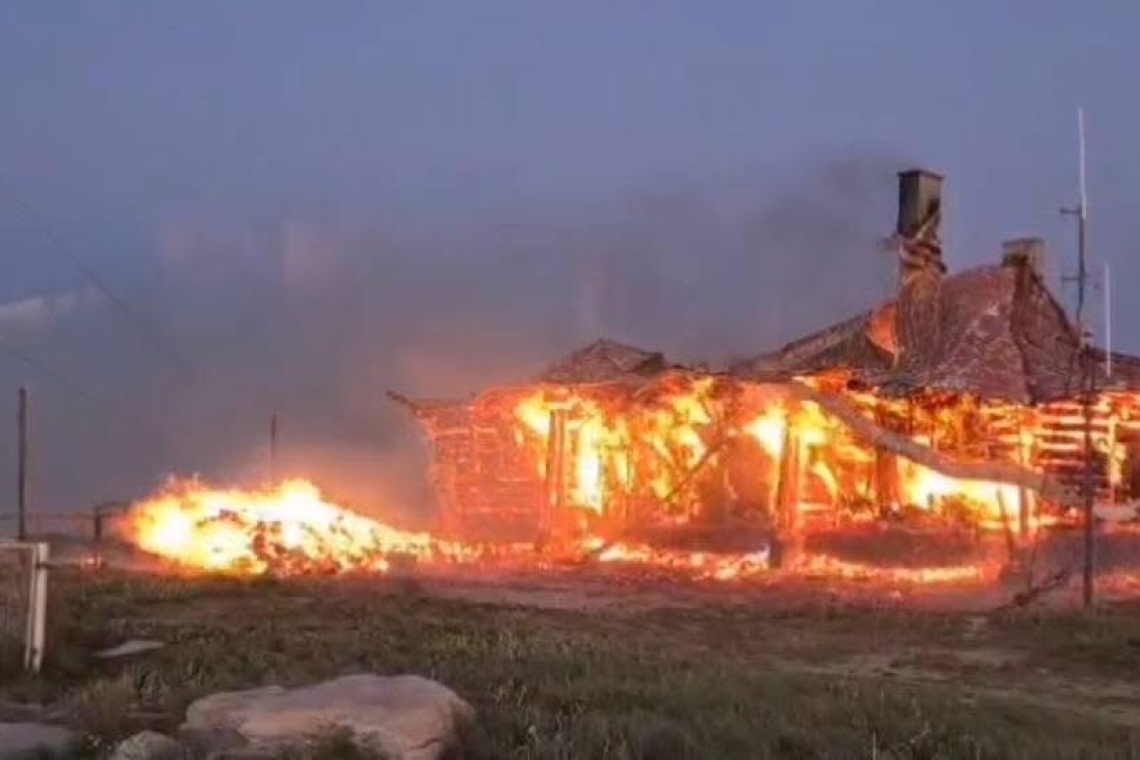 Stația meteo Vlădeasa s-a făcut scrum, în urma unui incendiu devastator