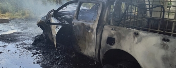 Arde un lan de grâu din apropierea Centurii de Vest a Ploieștiului! Și un autoturism a luat foc, în zona Jumbo