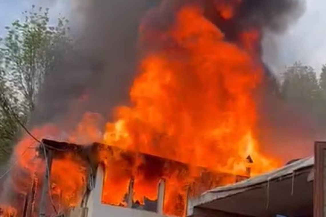 Incendiu într-o gospodărie din comuna Dumbrava. O casă arde generalizat
