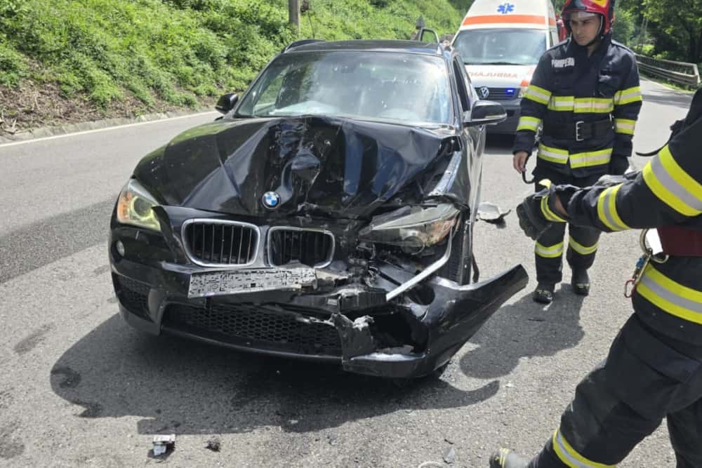 Două autoturisme au fost implicate într-un accident pe DN1, la Comarnic