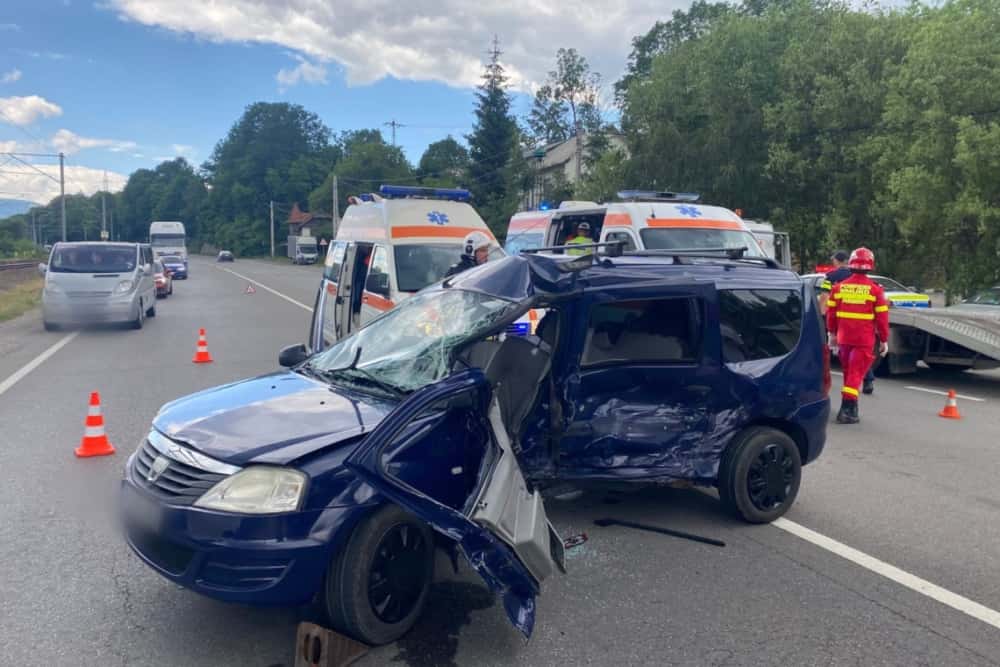 Accident grav pe DN1, la Nistorești. Un bărbat a rămas blocat într-unul dintre autoturismele implicate
