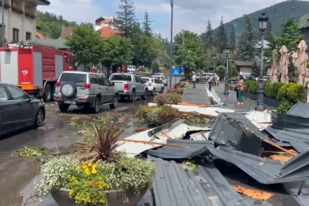 Sinaia/ Vijelia extrem de puternică a făcut dezastru! ISU Prahova a luat măsuri speciale de intervenție