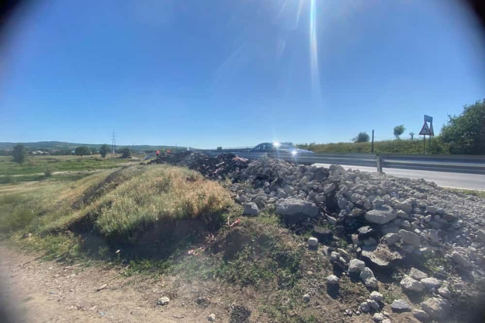 Constructorul care a executat lucrări la podul de la Blejoi, amendat cu 60.000 de lei de Garda de Mediu