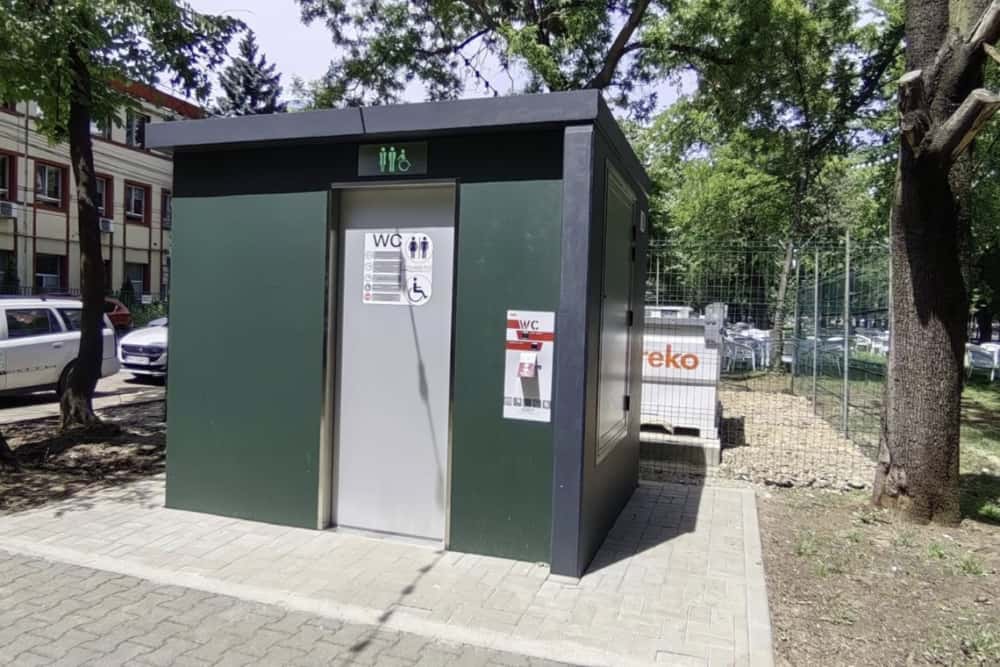 Ploiești | Toaletele inteligente de 52.000 de euro bucata: trei ofertanți se bat pentru contractul cu primăria condusă de Mihai Polițeanu