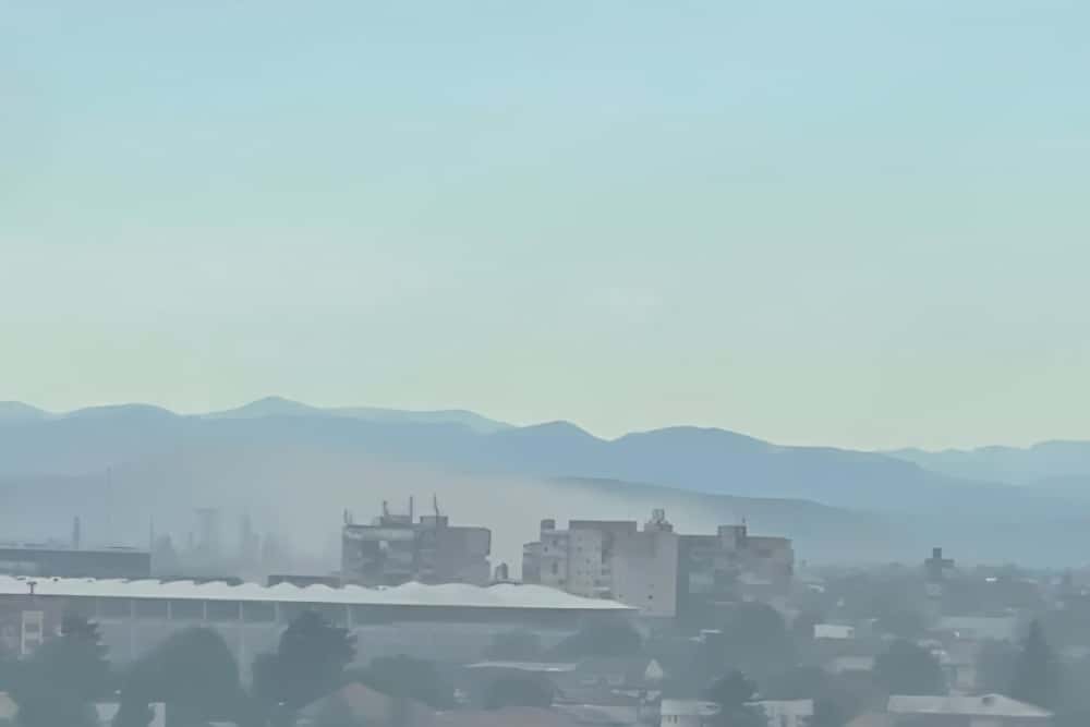 Ce spune Garda de Mediu Prahova despre ”ceața densă” urât mirositoare care a acoperit Ploieștiul miercuri dimineață