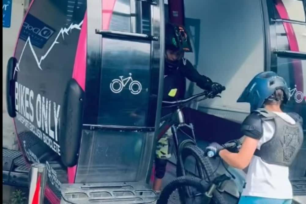 Gondole rezervate pentru bicicliști, la Sinaia!