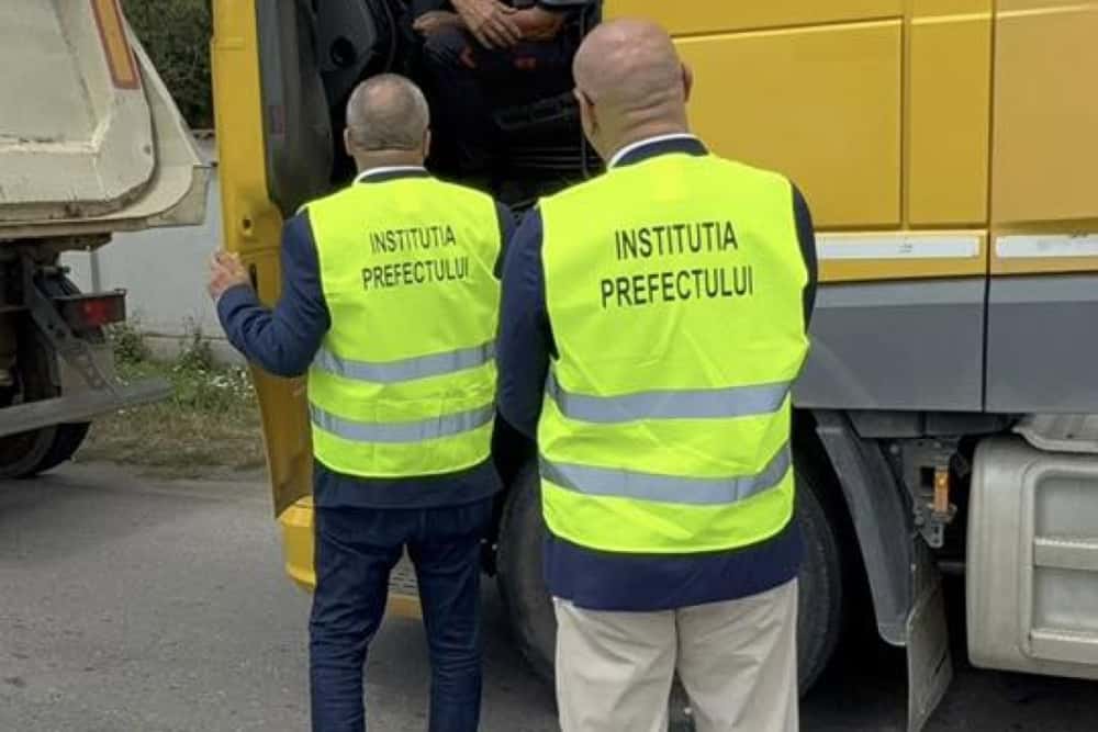Prefectul Nicodim și subprefectul Tănase, verificări în Poienarii Burchii, unde camioanele cu balast creează disconfort locuitorilor