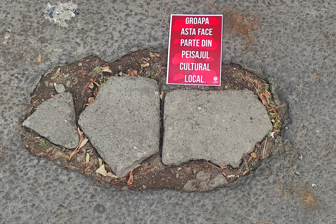 Elevii ploieșteni au lansat campania „Ploiești – oraș cu denivelări în suflet și asfalt”! Voi aveți gropi pe străzile din cartier?