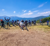 Azuga, epicentrul adrenalinei pe două roți! Cupa României la downhill are loc săptămâna viitoare