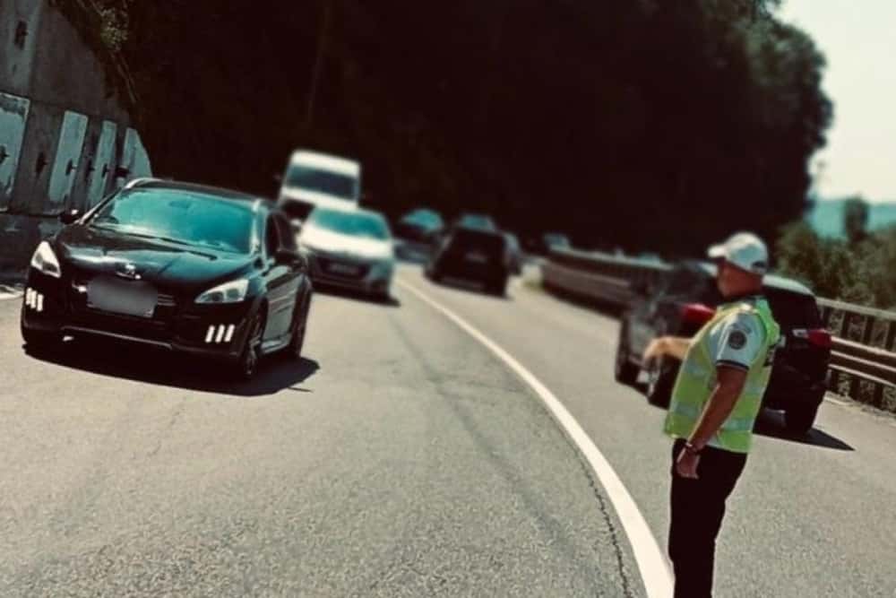 Polițiștii rutieri, la datorie pe DN1. Cum se circulă duminică la prânz