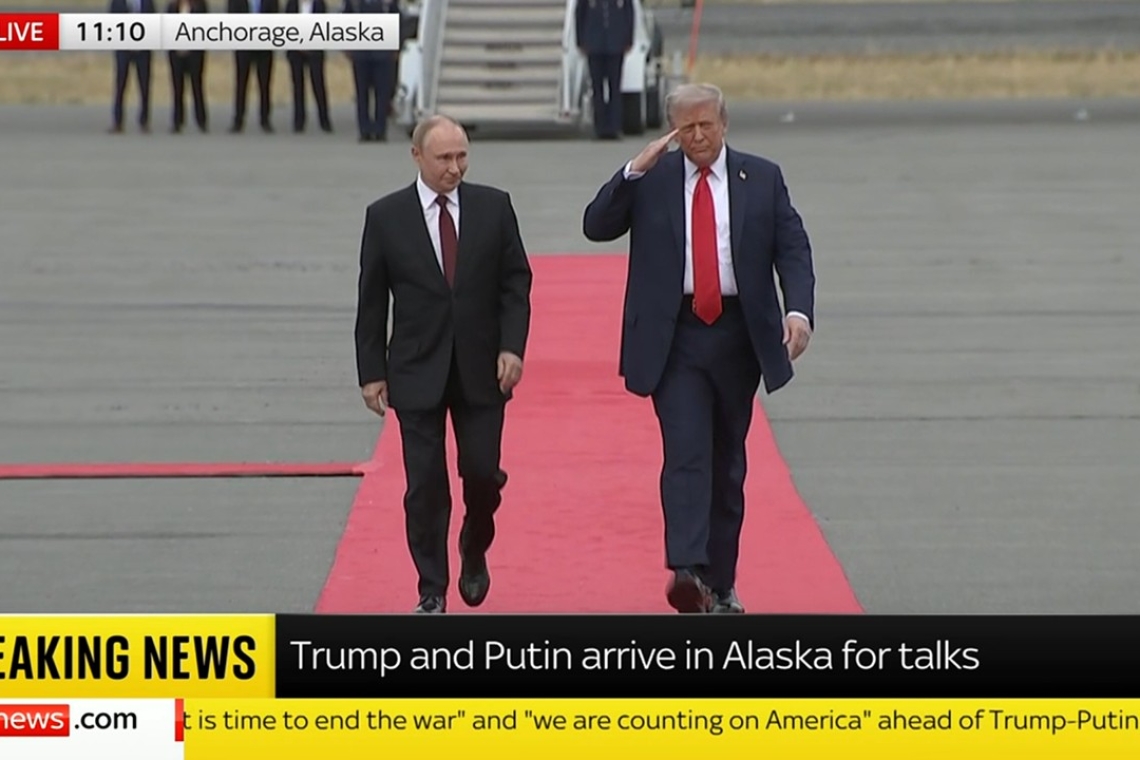 Donald Trump l-a primit pe Vladimir Putin cu covorul roșu, în Alaska