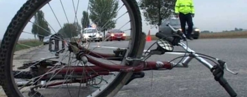 Biciclist accidentat mortal de un autoturism, lângă Urlați. Bărbatul decedat se deplasa pe lângă bicicletă pe un drum județean