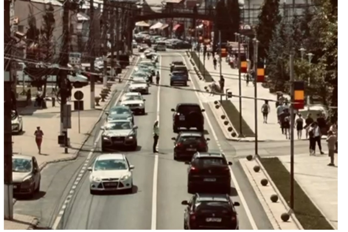 Polițiștii rutieri acționează și astăzi pe DN1 și DN1A pentru menținerea fluenței traficului către Valea Prahovei