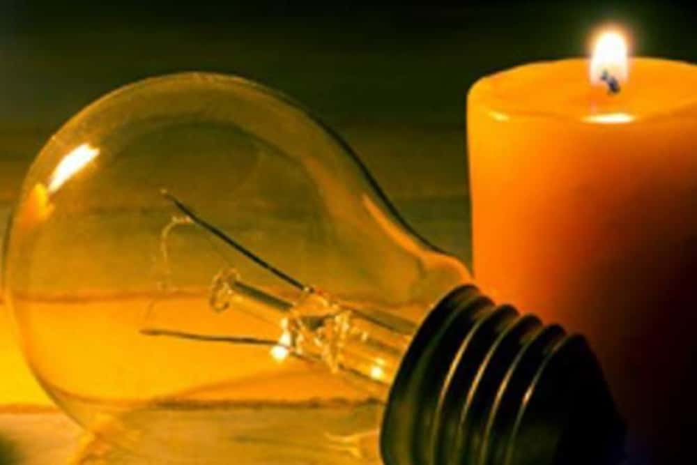 Peste 25.000 de gospodării au rămas în beznă în Prahova, după vijeliile puternice