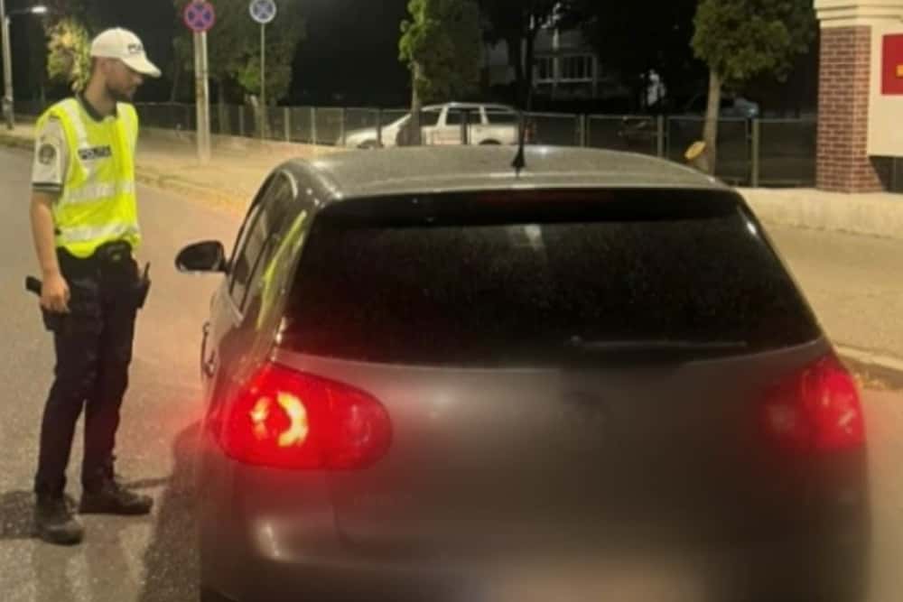 Razie de noapte în Ploiești: șoferi testați, amenzi de peste 9.000 lei și 10 mașini lăsate fără certificate de înmatriculare