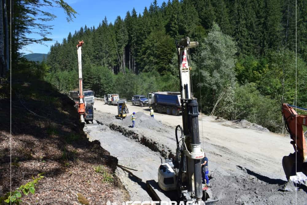 Construcții Erbașu a început în forță modernizarea drumului Valea Doftanei - Săcele (Brădet)