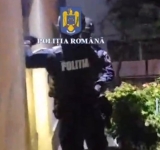 Țeapă de peste 100.000 lei cu extrase de cont false. Descinderi în București și Câmpina