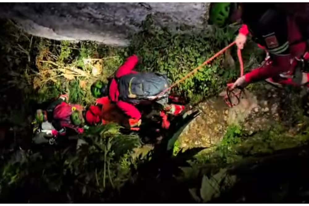 Turist străin accidentat în Bucegi, salvat de echipele Salvamont