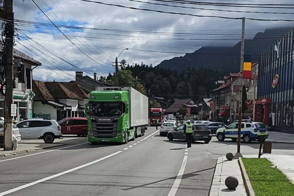 Șoferul TIR-ului rămas în pană pe DN1, la Bușteni, a fost amendat cu 1.000 de lei