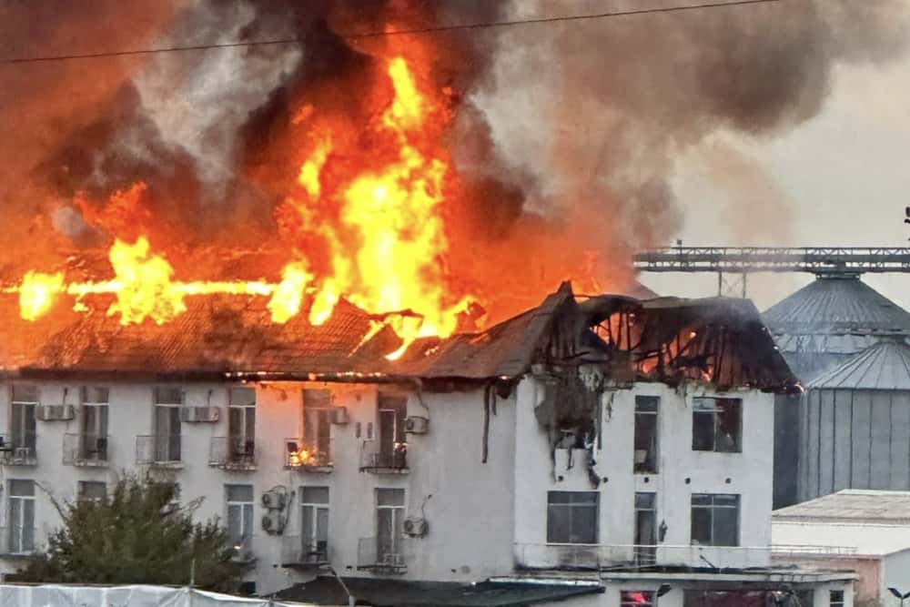Două tinere au murit în incendiul care a cuprins hotelul din Tătărani