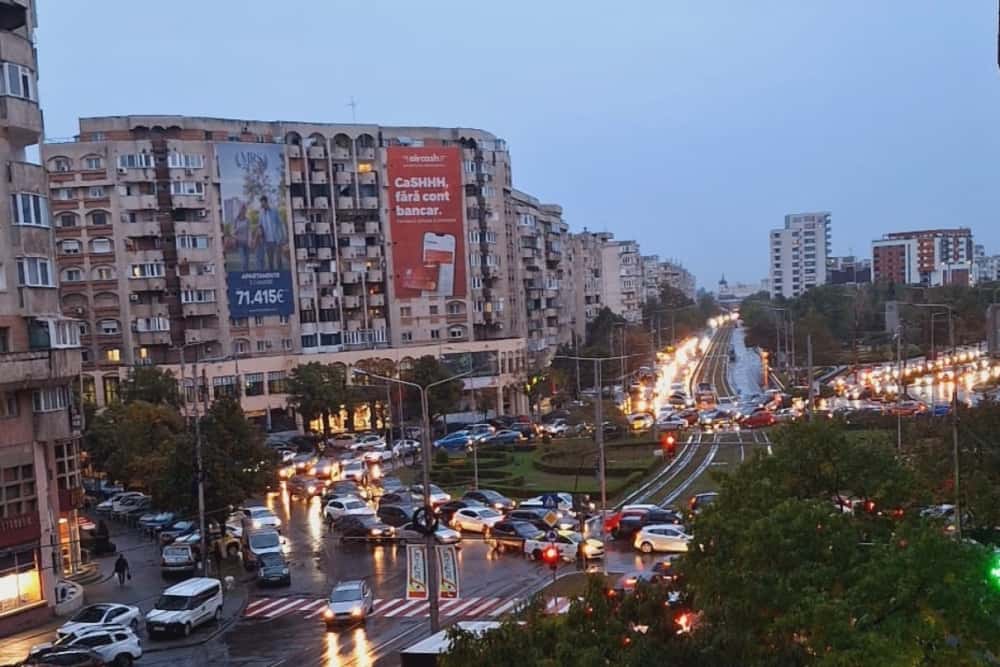 Trafic infernal în Ploiești, marți seară: ”Fuge lumea de (ciclonul) Barbara!”