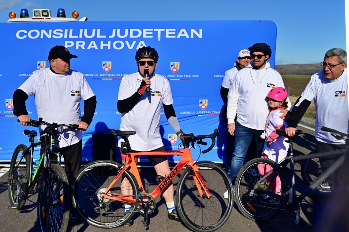 Înainte să fie a șoferilor, a fost a cicliștilor! Sute de prahoveni au testat noua centură a orașului Mizil, alături de președintele CJ Prahova