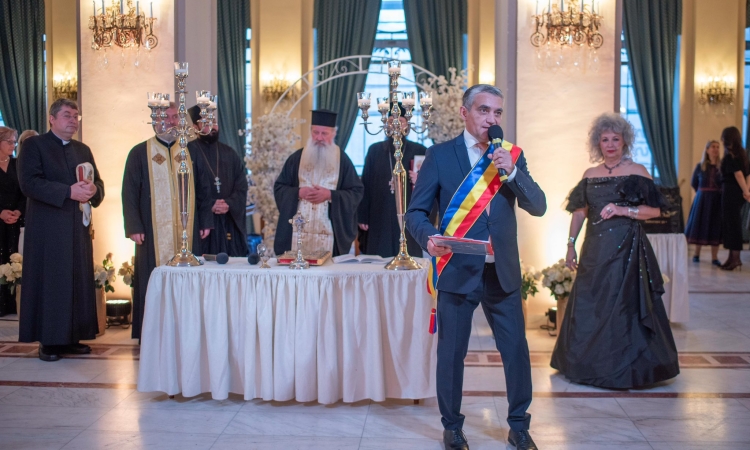 Primarul Vlad Oprea, prima apariție publică după arestul la domiciliu. Edilul din Sinaia a participat la aniversarea cuplurilor cu 50 de ani de căsătorie