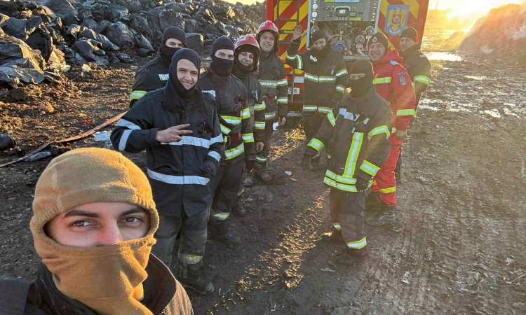 Pompierii care au înfruntat 72 de ore de iad, la incendiul din Ariceștii Rahtivani