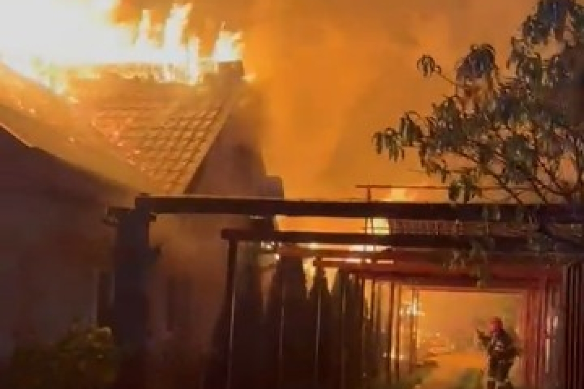 Incendiu puternic la o locuință din comuna Fulga – pericol de explozie din cauza buteliilor