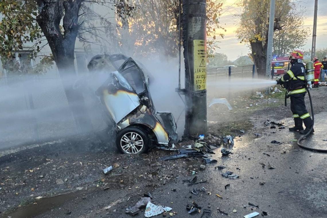 Tragedie pe DN1. Un bărbat a murit după ce mașina sa a luat foc, la Băicoi