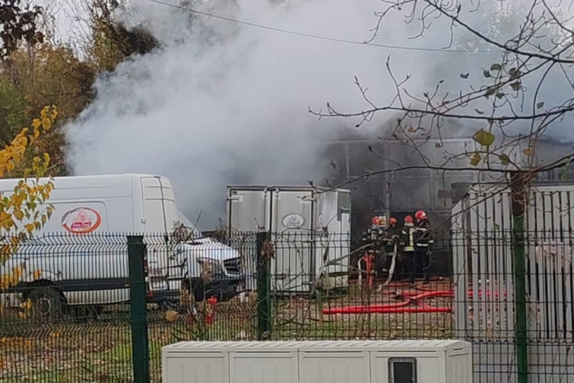 UPDATE/ Circulație oprită pe DN1D, în Albești Paleologu, din cauza pericolului de explozie la hala cu azotat de amoniu