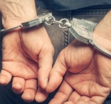 Tânăr din Brazi, reținut după ce a fost surprins făcând gesturi obscene pe o stradă din Ploiești