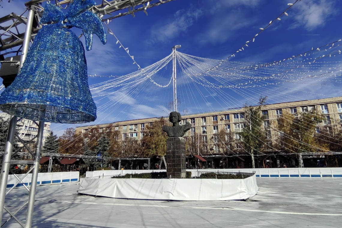 Consilierul local Mihai Apostolache, despre patinoarul din Târgul de Crăciun: ”Am crezut că s-a mutat Caracalul la Ploiești!”