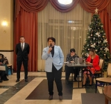 Dezbatere transformată în prezentare comercială. Senatorul USR Aurel Oprinoiu a folosit tema poluării din Ploiești pentru a promova „nasurile electronice”