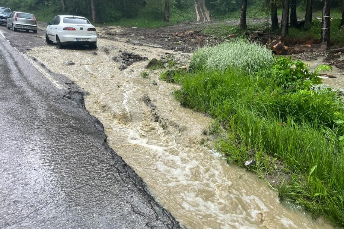 Risc de viituri în 11 județe. Cod Galben de inundații și în Prahova