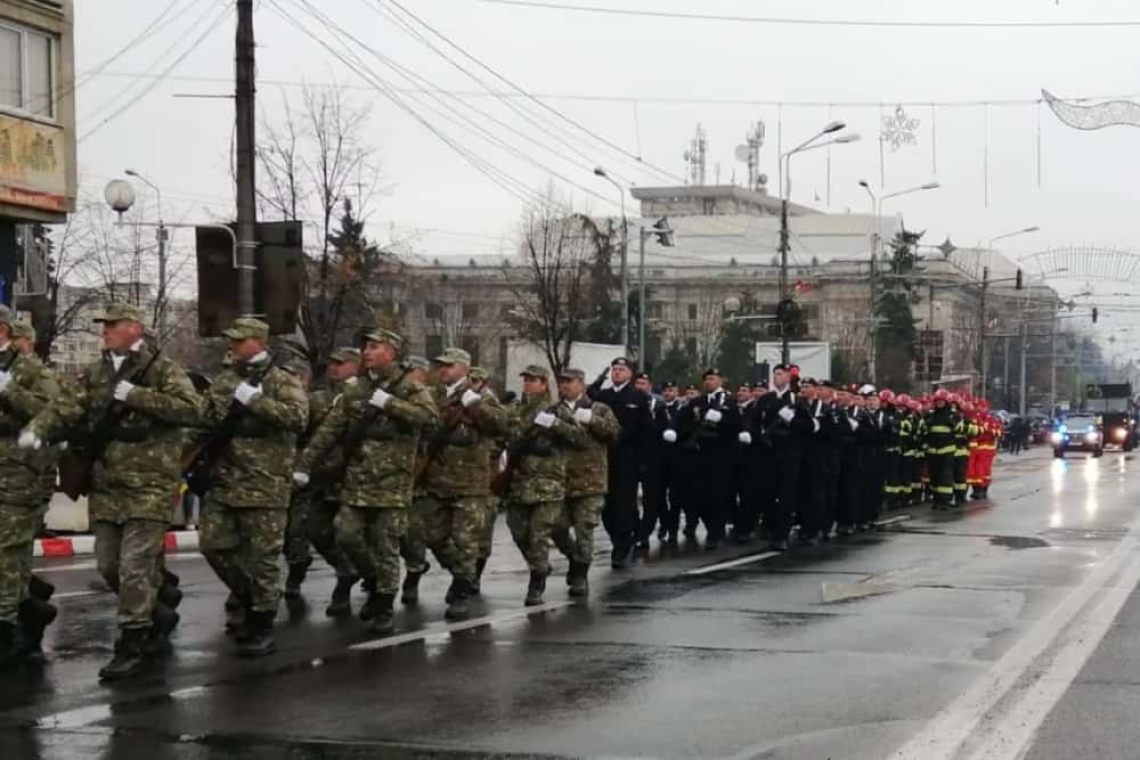 Ploieștiul sărbătorește Ziua Națională a României prin ceremonii și paradă militară